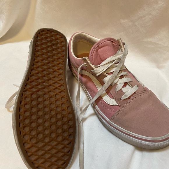 ✨Gently Used Women’s Pink Old Skool Vans✨ - Picture 3 of 4